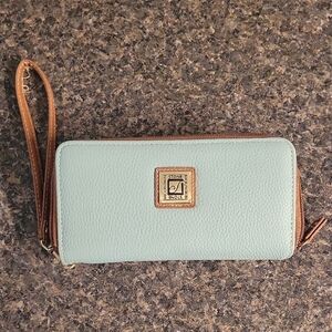 Stone & Co. Mint Green Wristlet with Brown Accents CLEAN